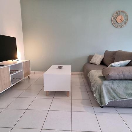 Beau T2 Bien Equipe Au Calme! ! Apartment Saint-Pierre-du-Mont  Bagian luar foto